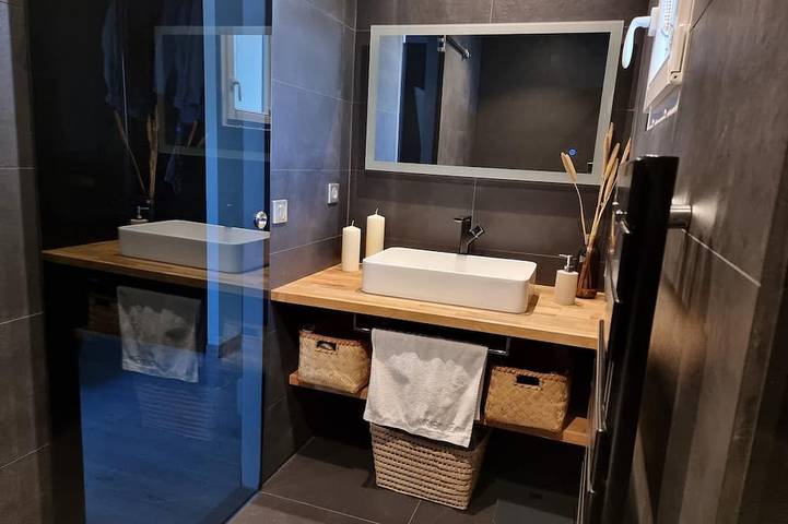 Luxury villa with swimming pool and fully air-conditioned 5 minutes from Cassis! in Carnoux-en-Provence, Mediterranean Coast (France)