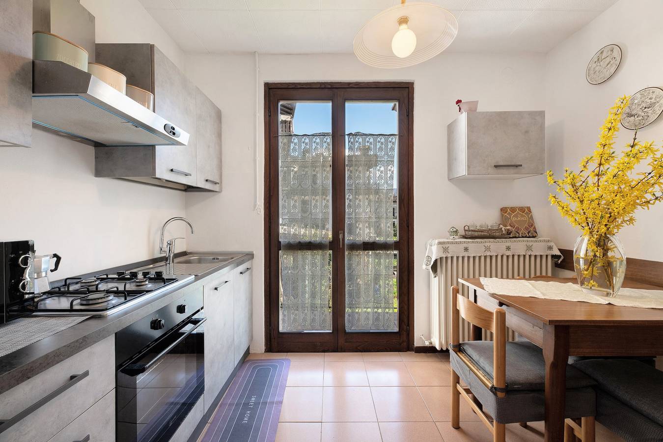 Appartamento intero, La Casetta di Marilena – balcone con vista montagna, vicino al Lago di Como in Comune di Cortenova, Alpi Orobie Occidentali
