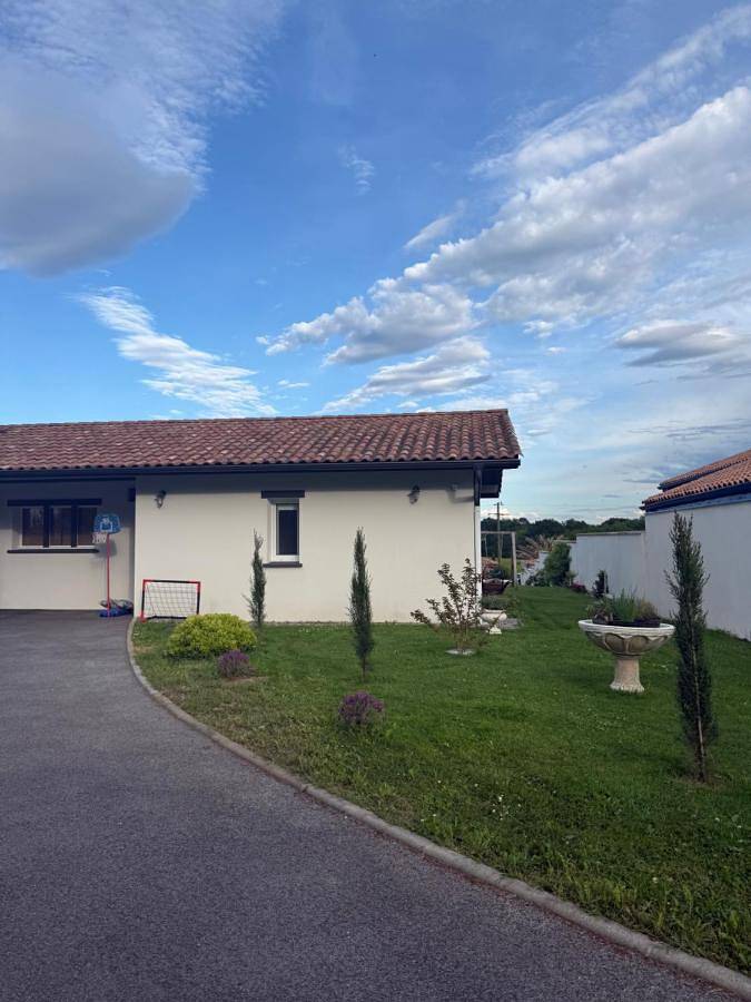 Gîte pour 5 personnes, avec vue et jardin à Urcuit - 2