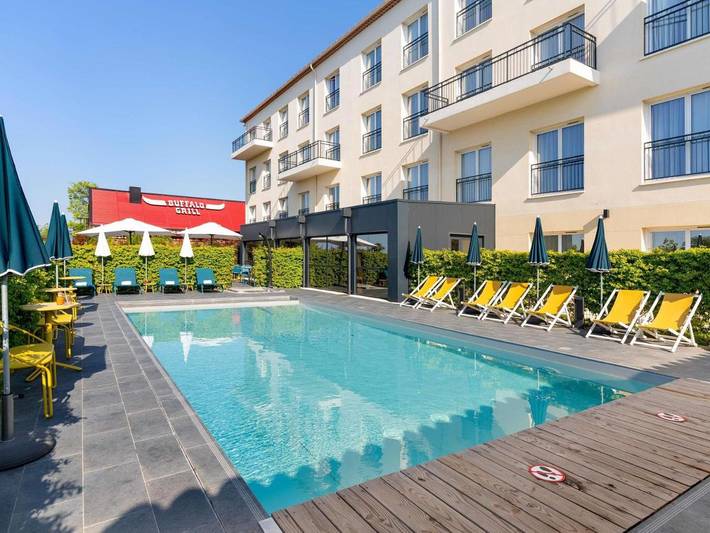 Hôtel pour 4 personnes, avec terrasse et piscine, animaux acceptés