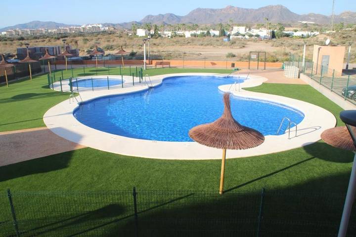 Apartamento de vacaciones para 6 personas, con vistas y terraza además de piscina y piscina para niños - 1