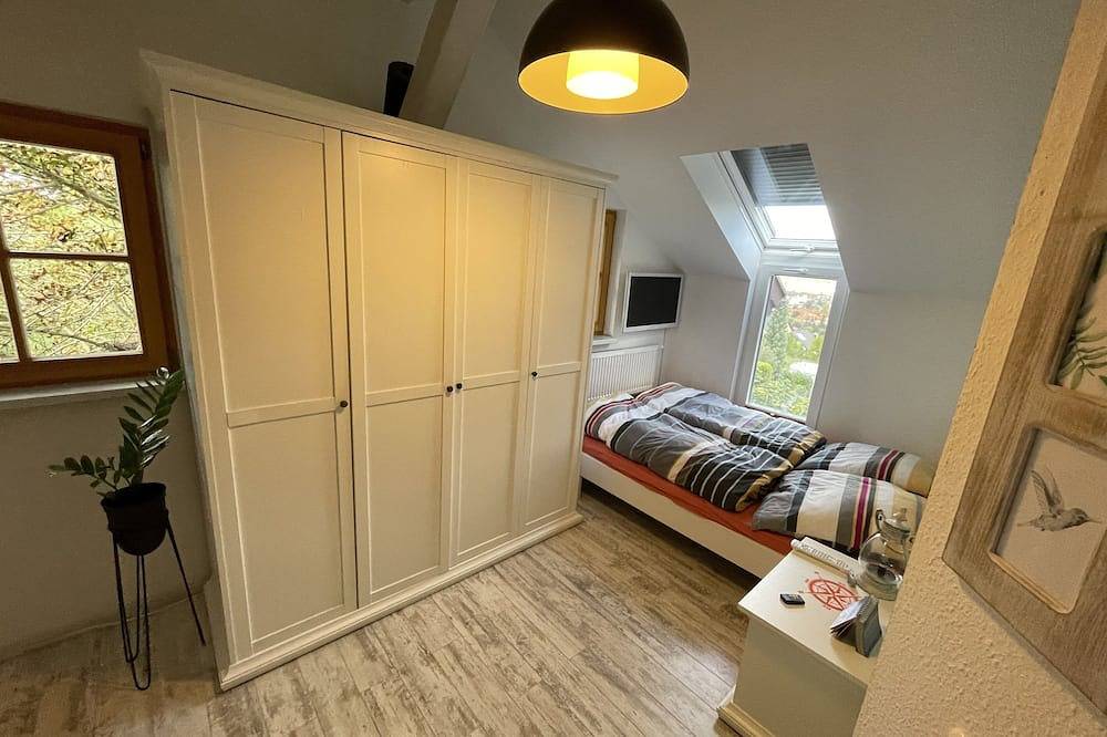 Ferienhaus mit feenhafter Aussicht und Kaminofen in Saalfeld, Saalfeld/Saale