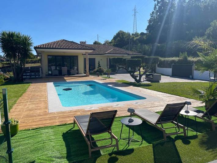 Casa rural para 10 personas, con Balcón y Terraza además de Jardín y Piscina en Dodro