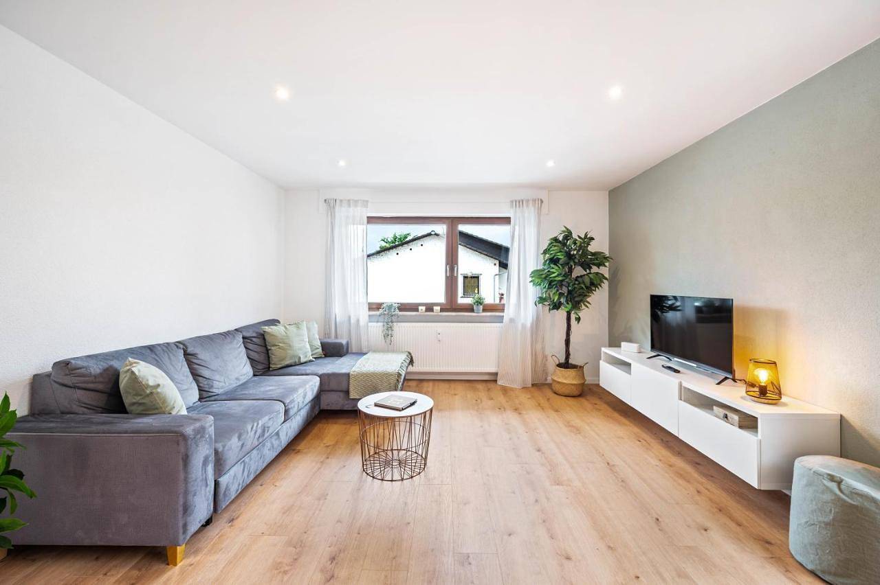 Ganze Wohnung, Two-Bedroom Apartment in Lampertheim, Bergstraße