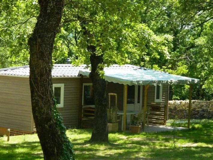 Mobil home pour 5 personnes, avec terrasse et piscine à Vesseaux