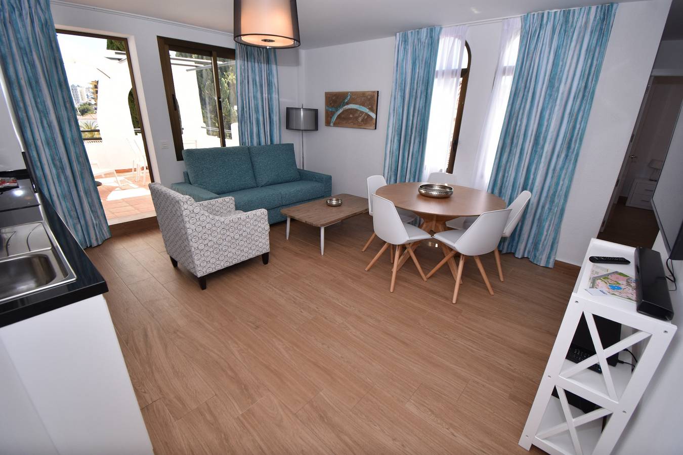 Entire apartment, Modern Apt walking distance to Shops and Beach in Benalmádena Costa, Benalmádena