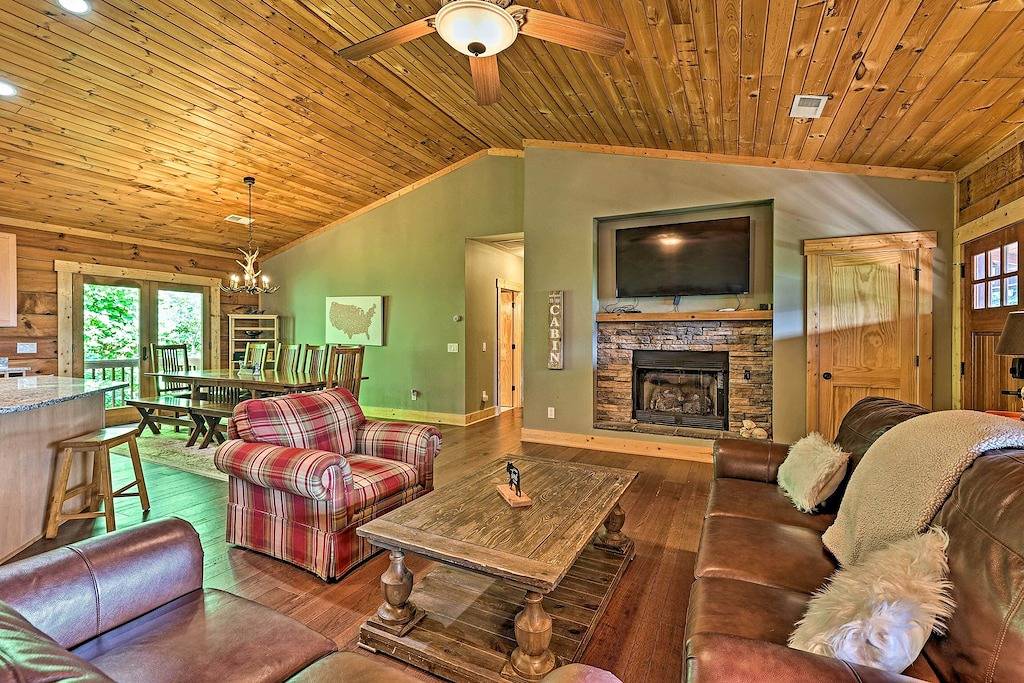 Family Cabin w/ Private Hot Tub & Views in Boone! in Blue Ridge Parkway, Watauga County