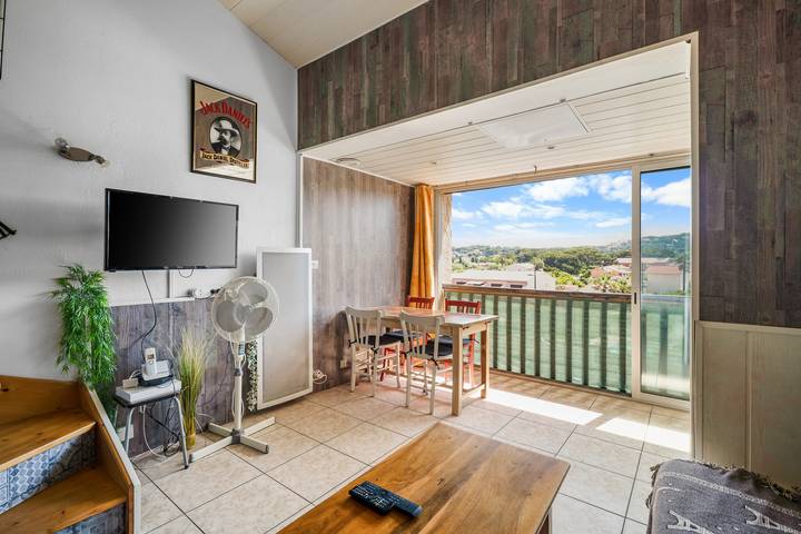 Apartamento entero, Apartamento 'T2 a 5 min de la playa' con Wi-Fi y aire acondicionado in Six-Fours-les-Plages, Costa mediterránea (Francia)