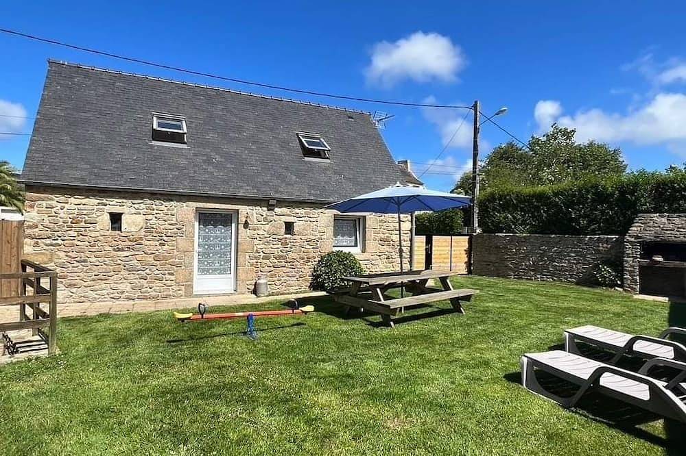 A 1 km del mar, piscina cubierta climatizada para 5 personas, paseo marítimo gratuito. in Ploudalmézeau, Región de Brest