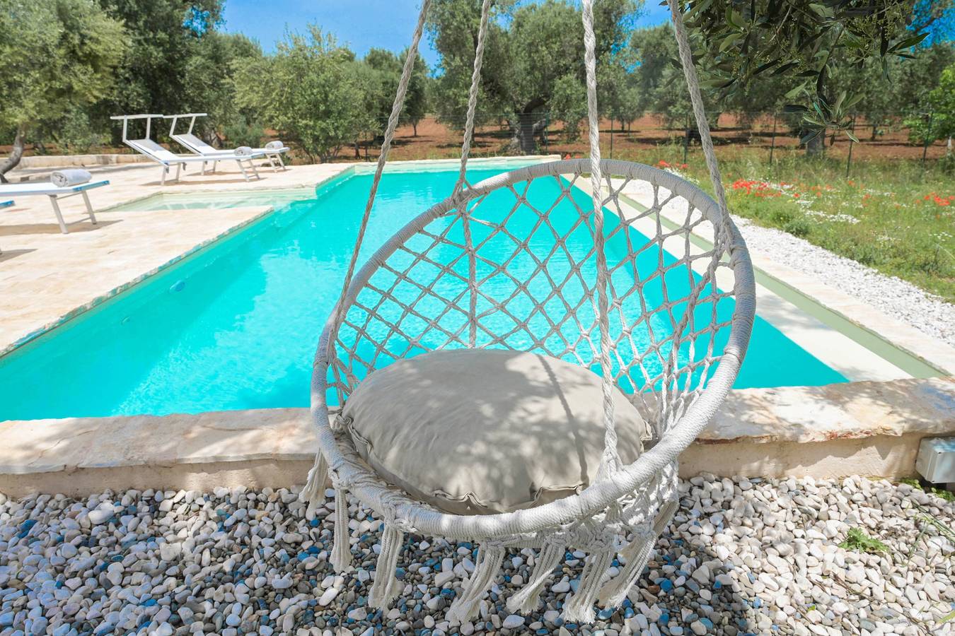 Villa 'Trullo Delori with Infinity Pool' with Private Pool, Wi-Fi and Air Conditioning in Villa Castelli, Salento