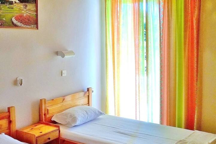 Location de vacances pour 5 personnes, avec jardin ainsi que terrasse et piscine dans Kavos - 3