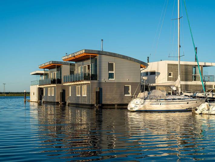 Boot für 4 Personen, mit Balkon und Terrasse sowie Sauna und Seeblick am Greifswalder Bodden