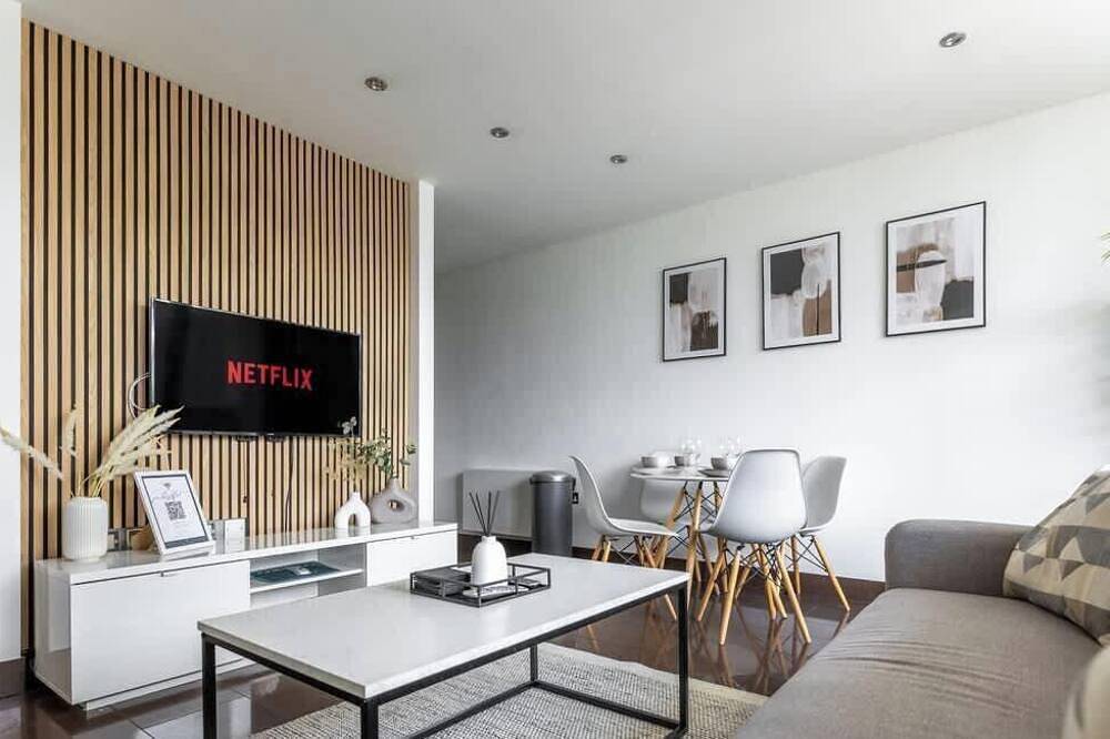 Ganze Wohnung, 2Bed | 2Bath | Parking | Walk to Sainsbury’s in Milton Keynes, Südostengland