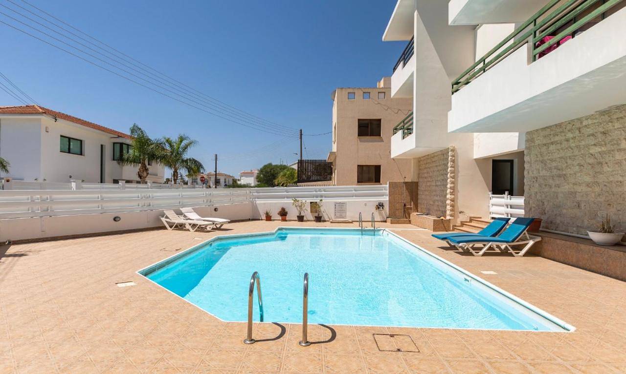 Appartement entier, Apartment with Pool View in District de Larnaca