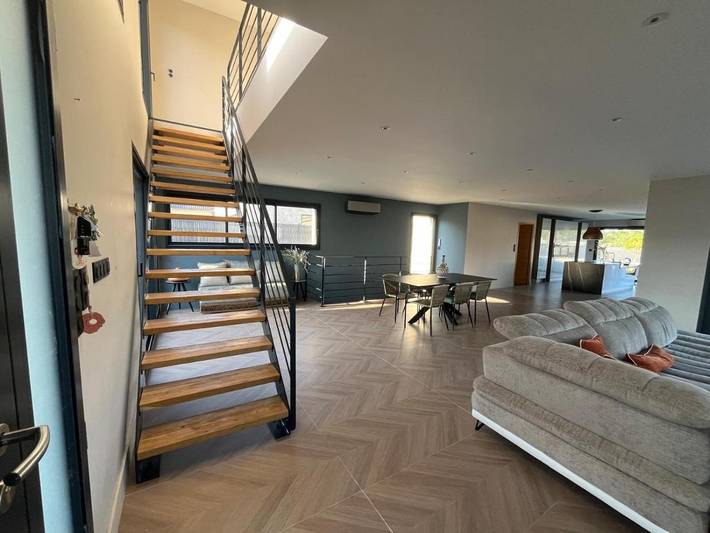 Location de vacances pour 6 personnes, avec Balcon et Terrasse à Brindas