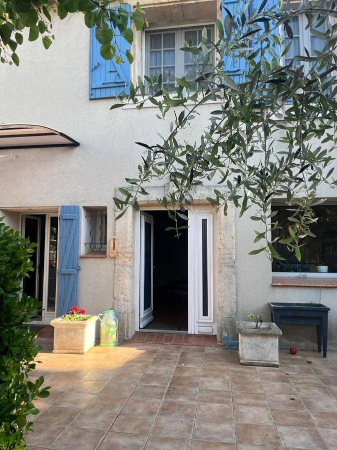 Location de vacances pour 2 personnes, avec vue ainsi que jardin et piscine, adapté aux familles à Argeliers - 3