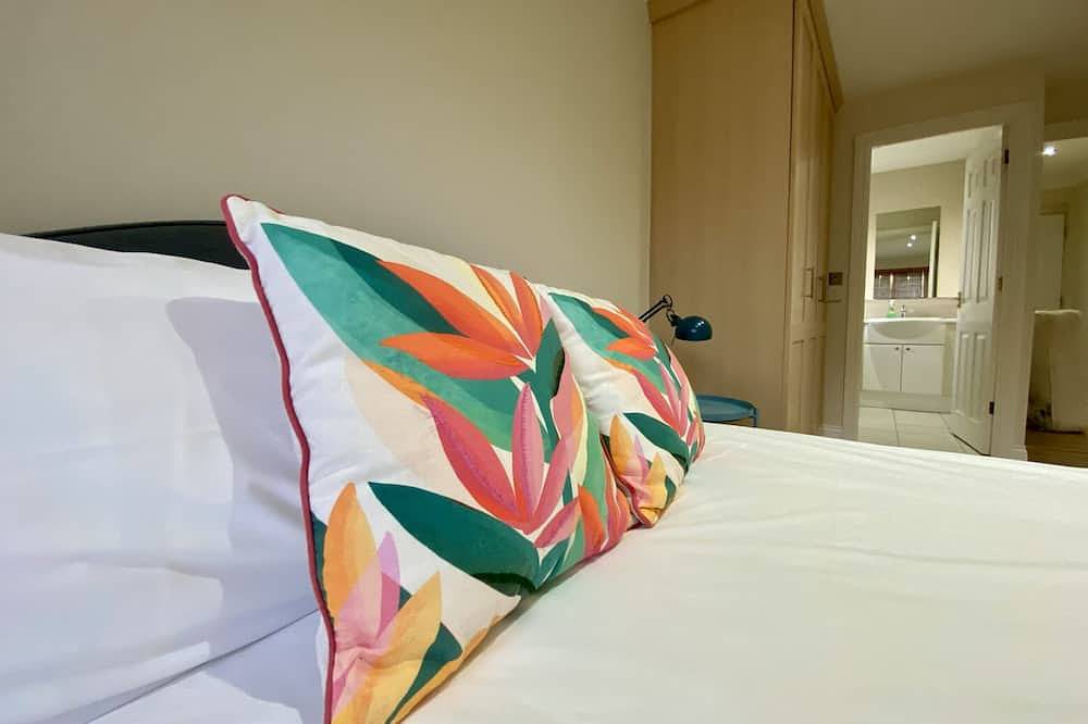 Apartamento entero, Woking 2-Bed Flat with Balcony and Parking in Woking, Surrey