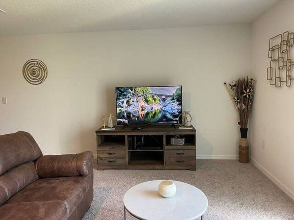 Cheerful 4 Bedrooms New Construction Home in Lake Marion (FL)