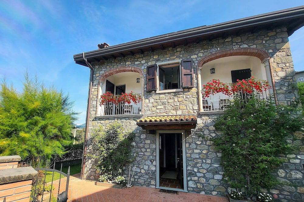 Schönes Dorfhaus, Pool. Gehen Sie zum Restaurant. Wifi. Flexible Umstellung. in San Romano in Garfagnana, Garfagnana