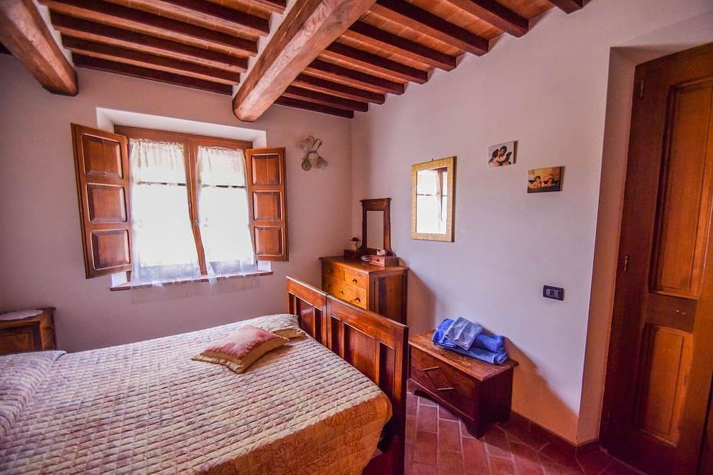 Villa with private pool, air conditioning near wineries at 3km from village in Chianciano Terme, Chianti