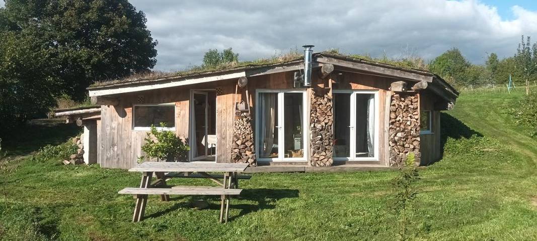 Chambre d’hôte pour 4 personnes, avec Terrasse ainsi que Jardin et Vue à Champagnac