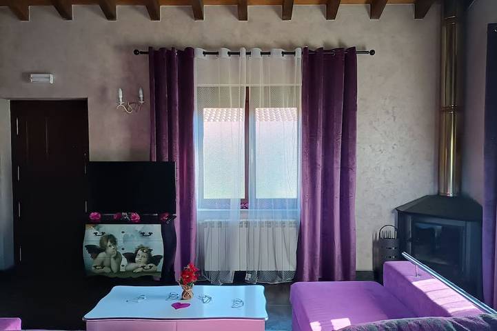 Gîte pour 3 personnes, avec Jacuzzi ainsi que Terrasse et Jardin à Calvarrasa de Abajo