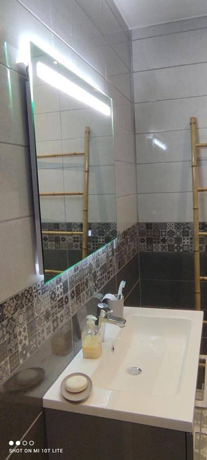 Location de vacances pour 6 personnes, avec vue ainsi que jardin et piscine, animaux acceptés à Montfort-sur-Argens - 2