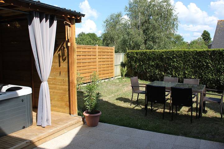 Gîte pour 4 personnes, avec terrasse ainsi que jacuzzi et jardin à Pontorson - 3