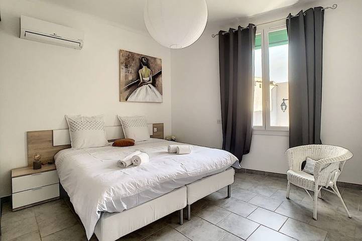 Gîte pour 6 personnes, avec terrasse à Sénas - 2