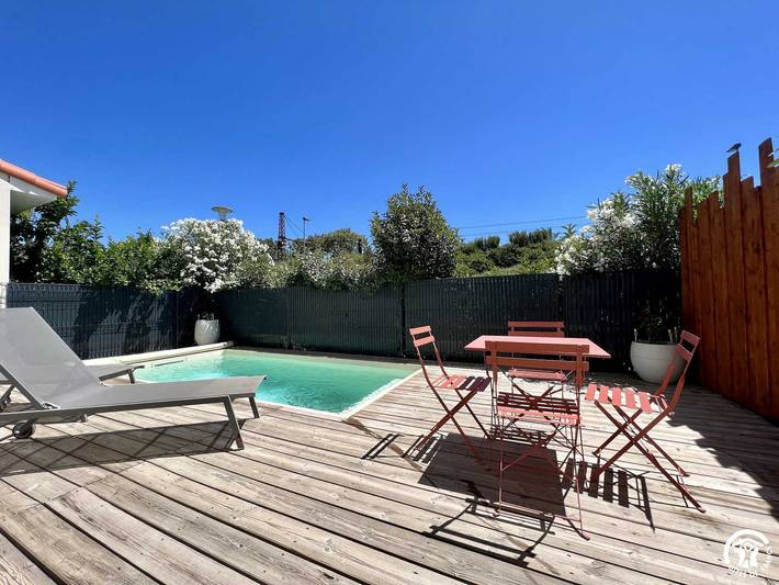 Gîte pour 4 personnes, avec Terrasse et Piscine