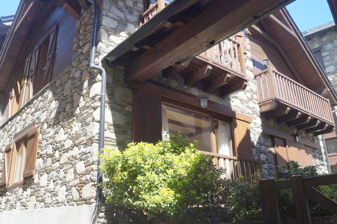 Two-Bedroom Chalet in Isil, Alto Aneu