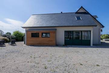 Gîte pour 6 personnes, avec jardin à Guimaëc