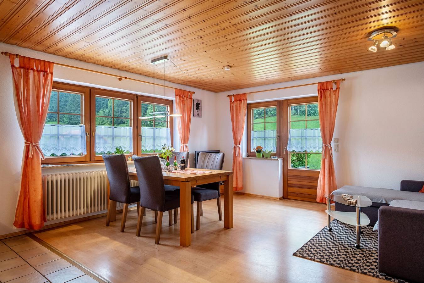 Ganze Wohnung, Ferienwohnung 'Rose' mit Bergblick, privater Terrasse und Wi-Fi in St. Märgen, Südschwarzwald