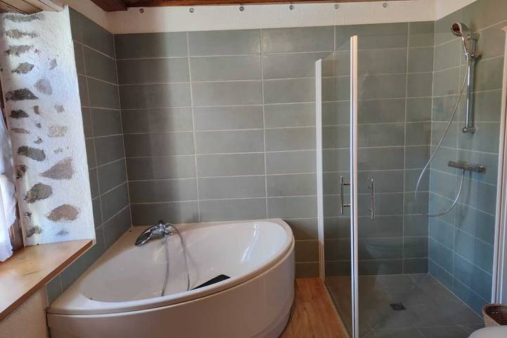 Location de vacances pour 8 personnes, avec Jacuzzi ainsi que Terrasse et Jardin à Saint-Jacques-des-Blats - 4