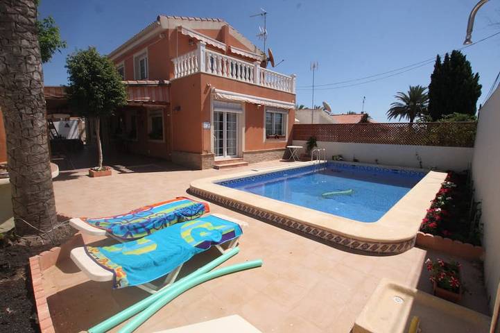 Chalet für 6 Personen, mit Balkon und Terrasse sowie Garten in Torrevieja