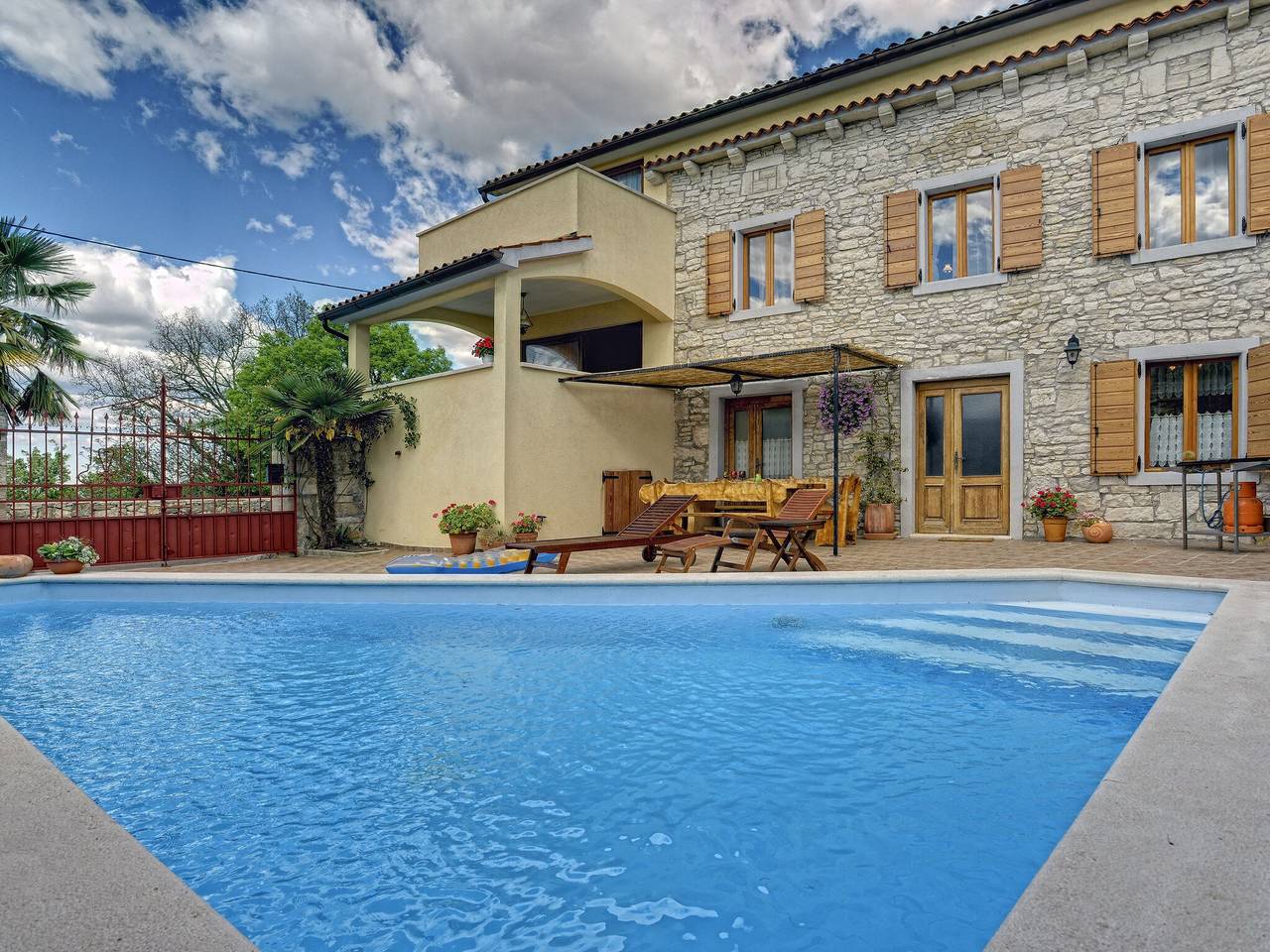 Villa in Svetvincenat mit Pool & Strand in Jursici, Zentralistrien