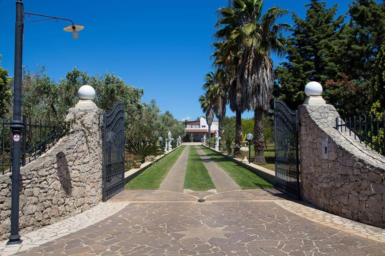 Villa dei Sogni-8 minuti dal mare di Gallipoli-Intera Villa con Piscina Privata 50 mq e parco di 10000 mq In Uso Esclusivo-5 camere -comoda 8-10 fino 14 ospiti in Neviano, Golf von Tarent