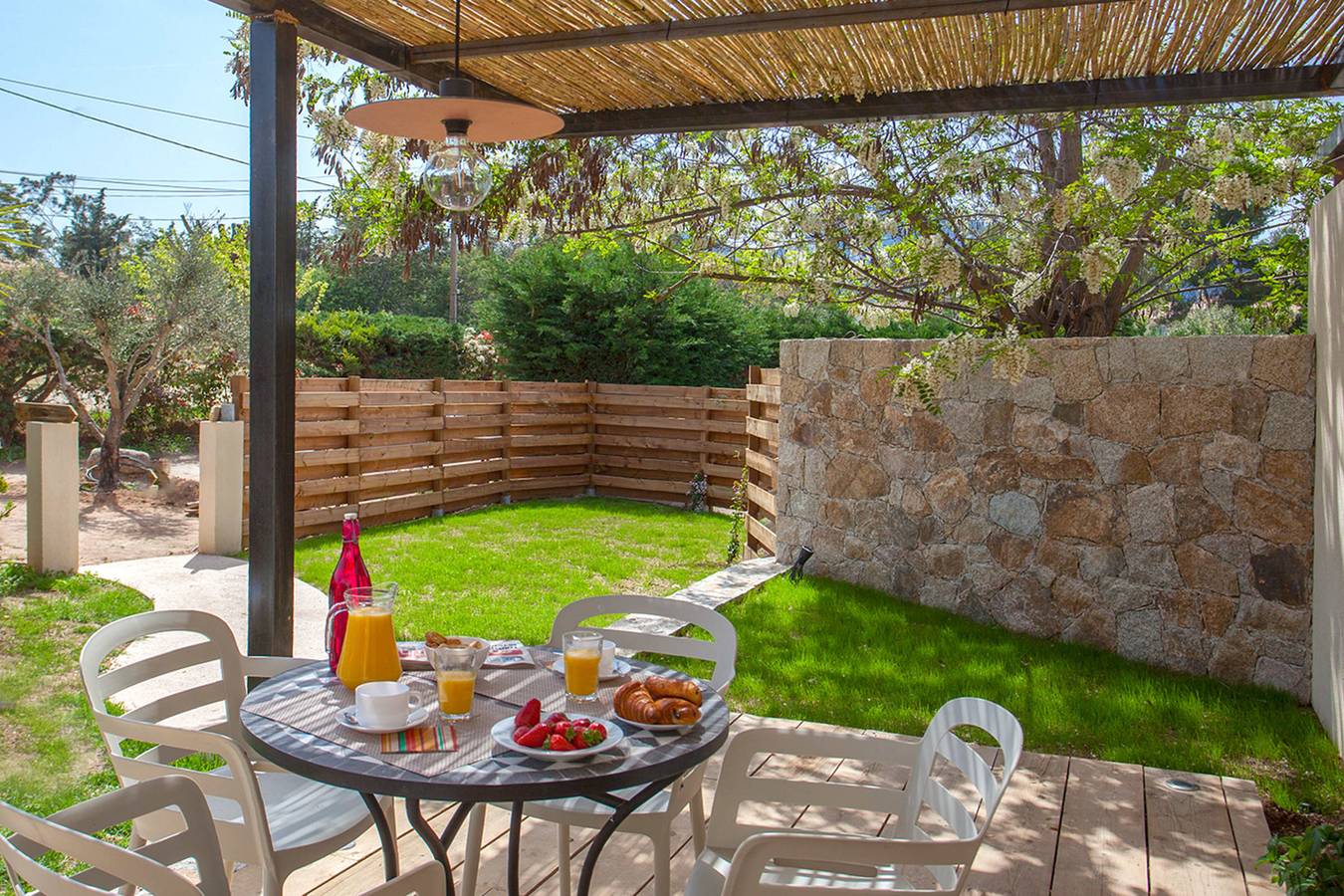 Appartement entier, Appartement neuf "Magnolia", terrasse pergola, jardin privatif - 2 4 pers in Calvi, Région de Calvi