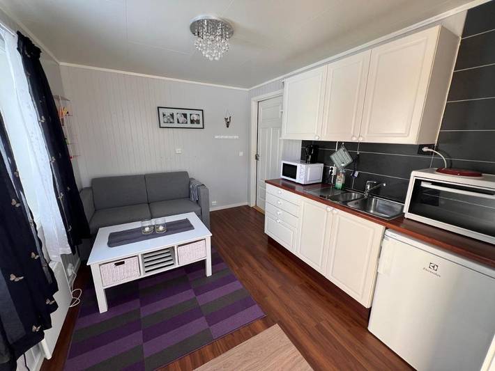 Gîte pour 2 personnes, avec terrasse et jardin à Leknes