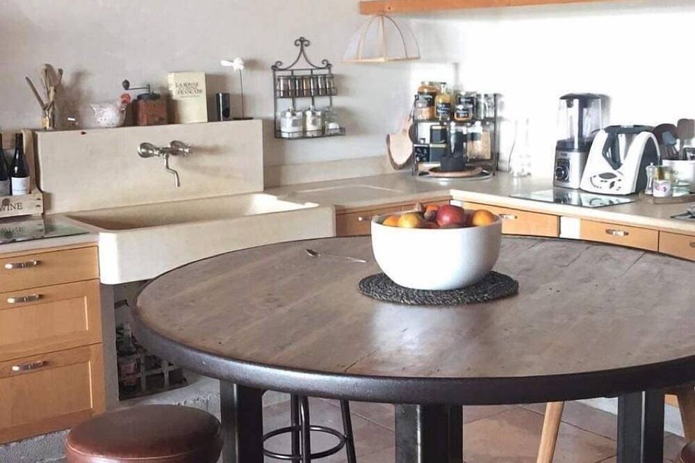 New: Beautiful renovated farmhouse in the heart of the vineyards in Tulette, Región de Nyons