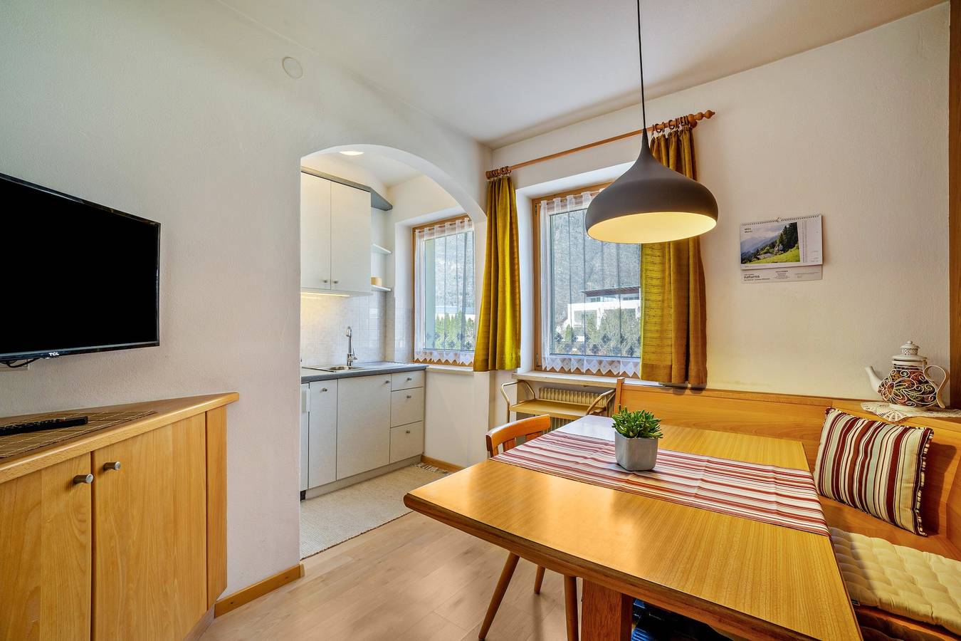 Ganze Wohnung, Ferienwohnung ' Haus Pöder' mit Bergblick, Gemeinschaftsgarten und Wlan in Naturns, Ortleralpen
