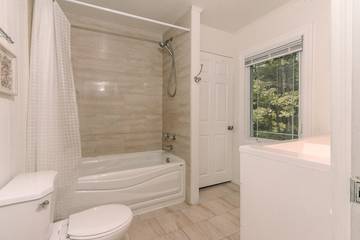 Cottage for 12 Guests in Muskoka, Lake Huron ON, Picture 3