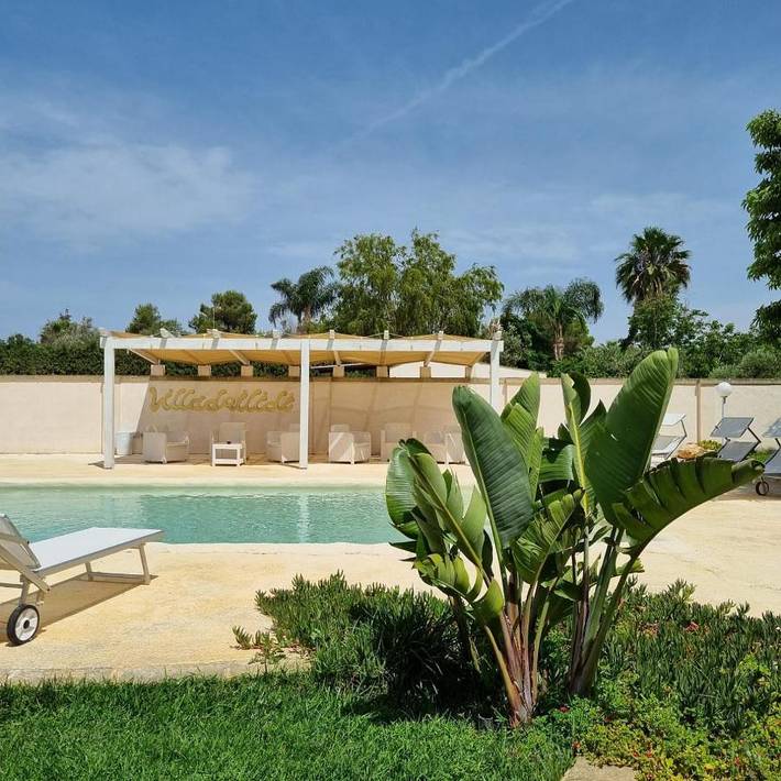 Ferienhaus für 4 Personen, mit Terrasse und Garten sowie Pool