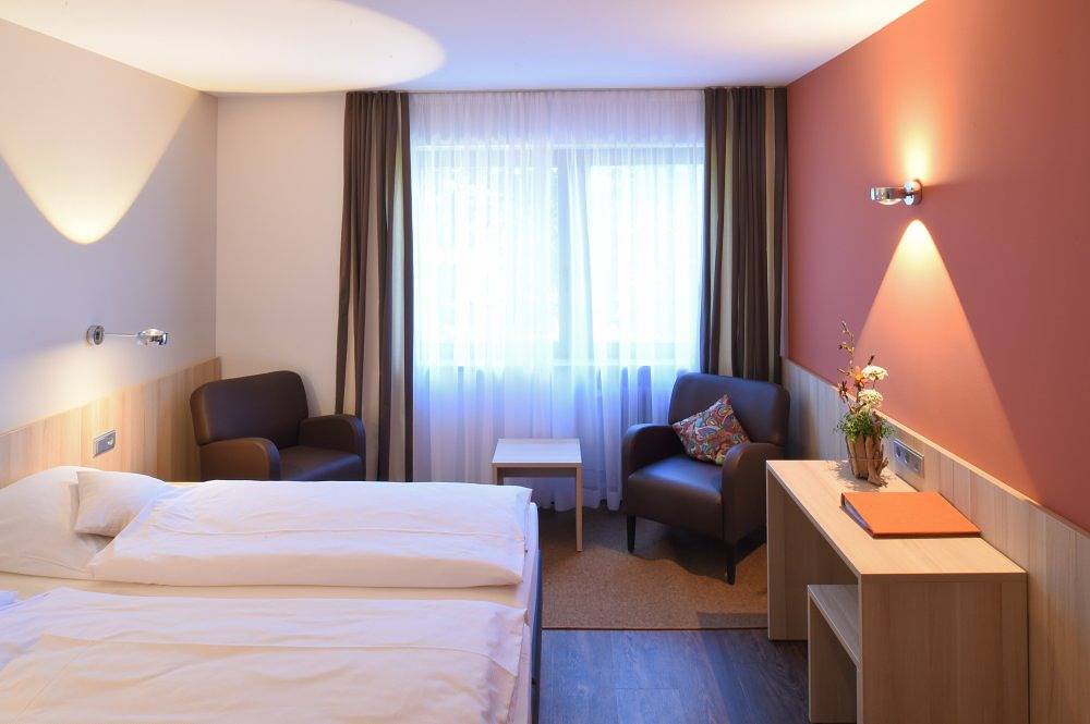 Gästehaus St. Theresia - Komfort-Einzelzimmer mit Dusche und Wc in Eriskirch, Region Bodensee-Oberschwaben