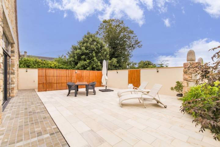 Gîte pour 6 personnes, avec jardin ainsi que terrasse et piscine à Grosville - 3