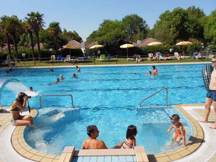 Bungalow für 4 Personen, mit Garten in Lignano Sabbiadoro - 2