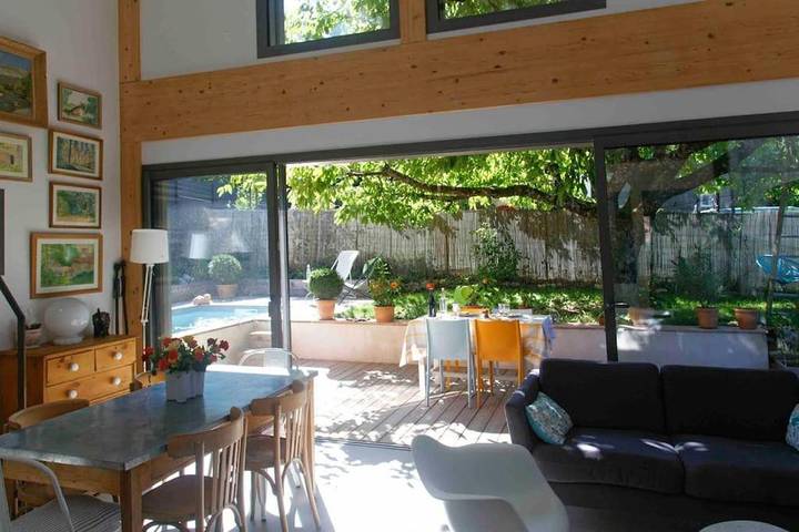 Maison de campagne pour 2 personnes, avec vue et terrasse ainsi que piscine et jardin dans Golf Club du Lac d'Annecy