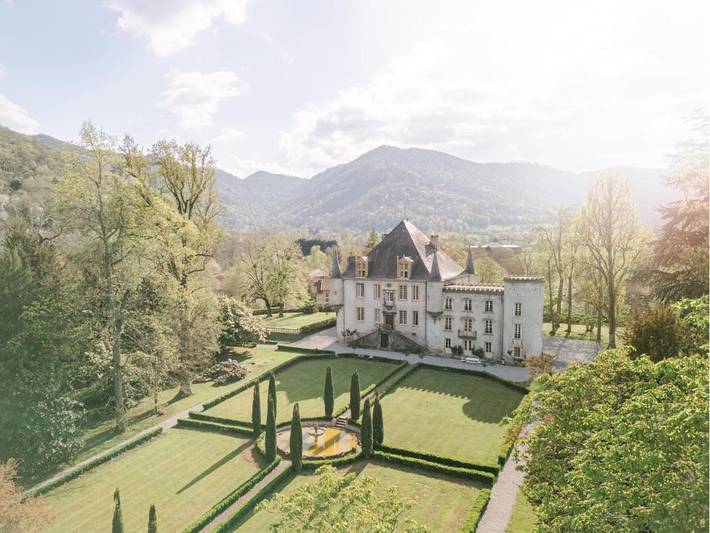 Gîte pour 13 personnes, avec Balcon et Jacuzzi ainsi que Terrasse et Jardin à Sauveterre-de-Comminges