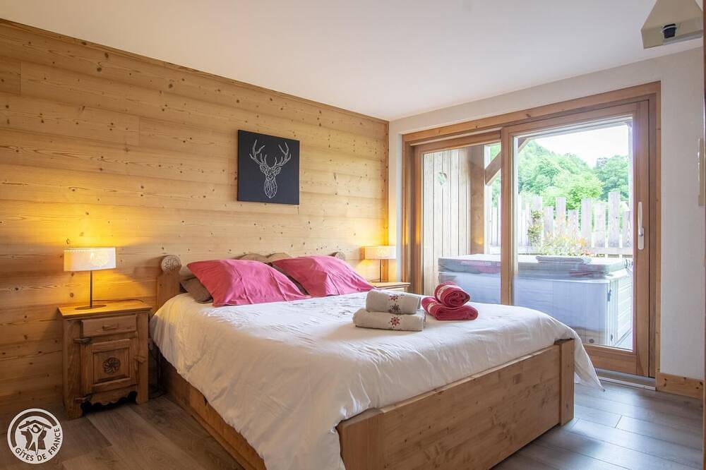 Appartement entier, Le Chalet Du Pic: Gîte Cosy au calme, Spa privatif et fitness 4 pers in Taninges, Région de Bonneville