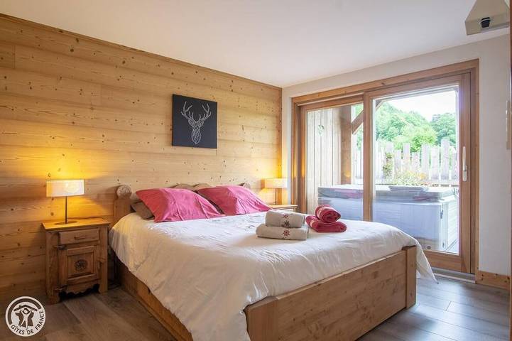 Location de vacances pour 4 personnes, avec Jacuzzi ainsi que Terrasse et Jardin à Taninges